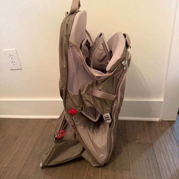 NWT Osprey Poco LT Child Carrier Backpack - Tan Concrete - Picture 3 of 11